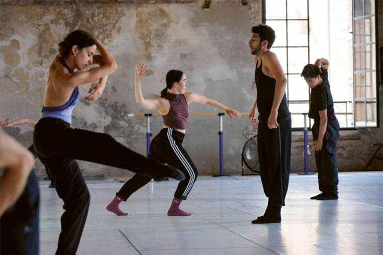 Call for appplications for international companies and choreographers