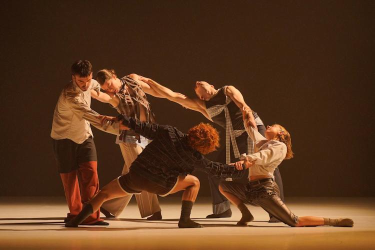 National and international calls for two new choreographic works