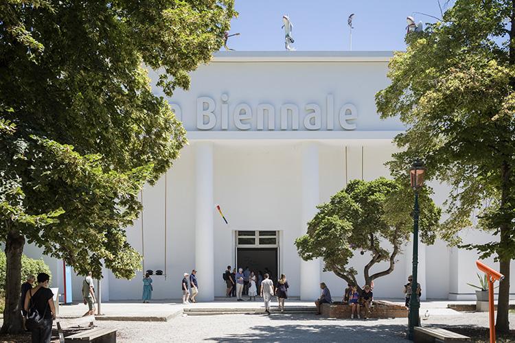 Edicole di Venezia Louis Vuitton le restaura per la Biennale 2022